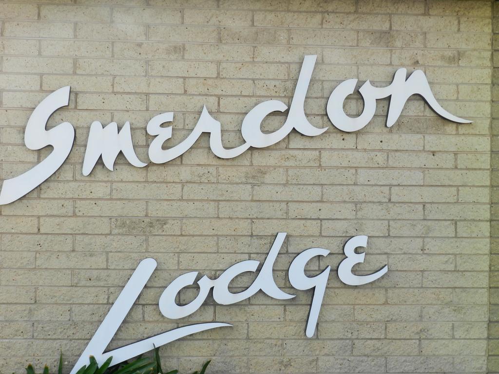 Smerdon Lodge Motel ホーシャム エクステリア 写真