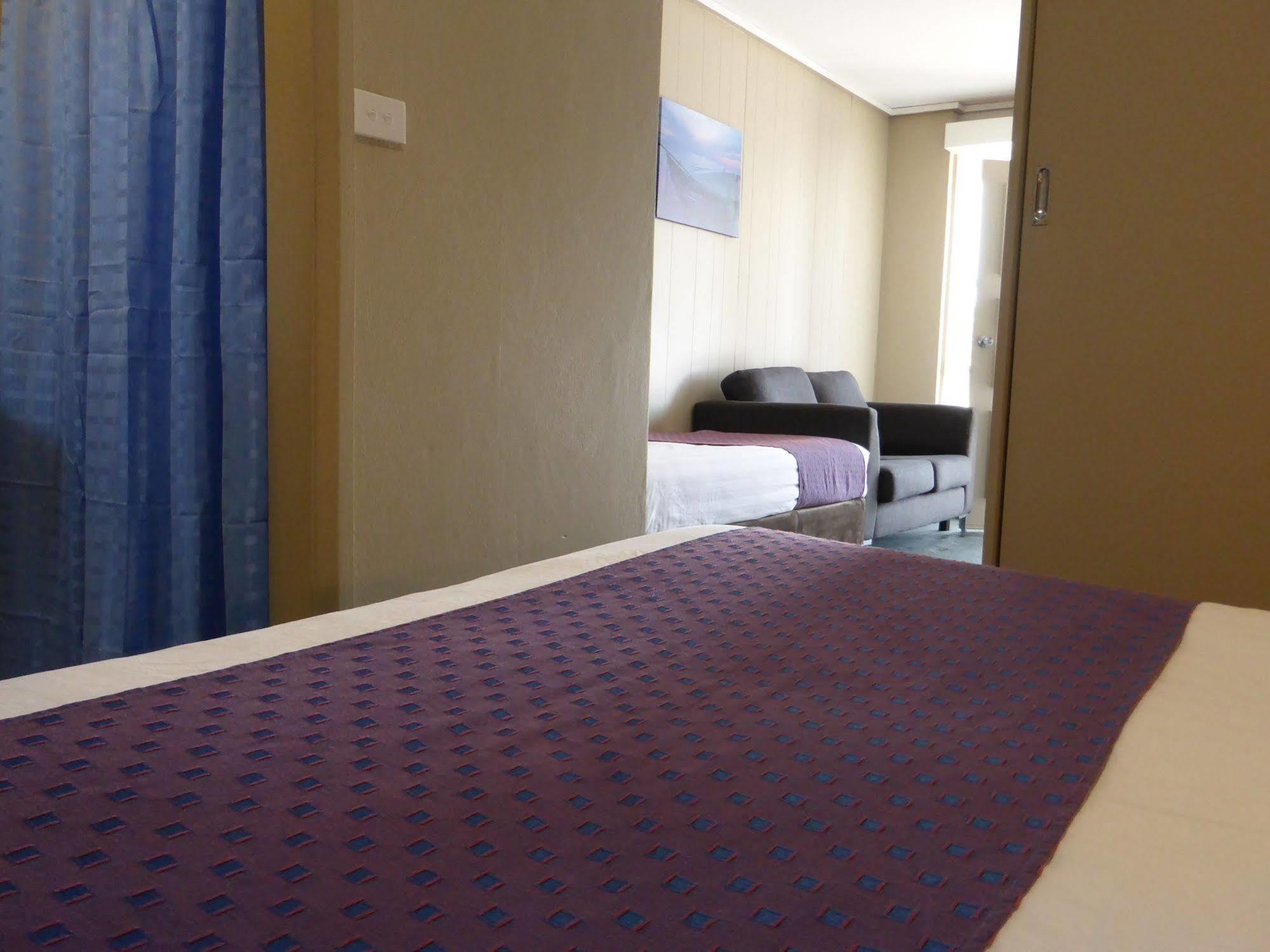 Smerdon Lodge Motel ホーシャム エクステリア 写真